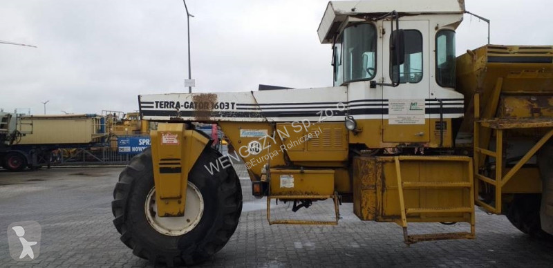 نثر  Samojezdny rozsiewacz nawozów TERRA GATOR...