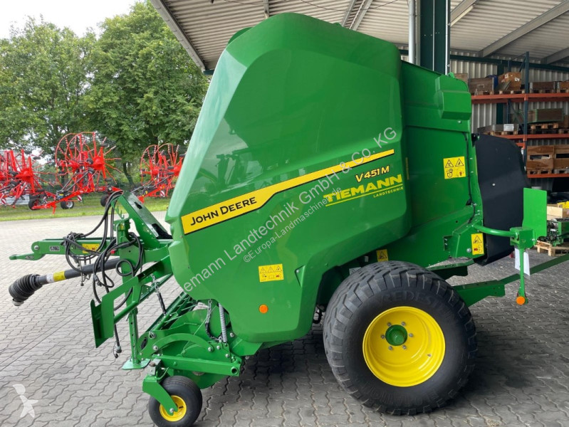Fenaison John Deere V451M