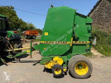 Presse à balles rondes à chambre variable John Deere