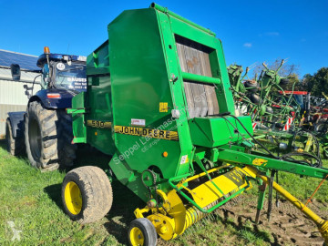 Presse à balles rondes à chambre variable John Deere
