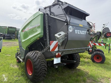 Presse à balles rondes à chambre variable Fendt