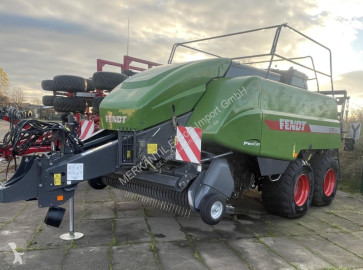 Presse à balles carrées moyenne densité Fendt