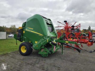 Presse à balles rondes à chambre variable John Deere
