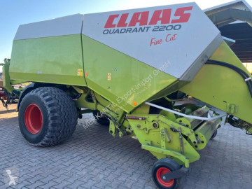 Presse à balles carrées moyenne densité Claas