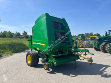 John Deere Round baler