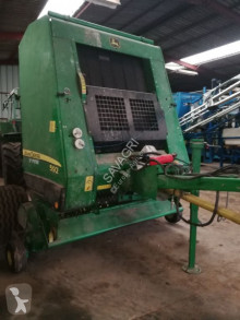 Ceifa Atadeira de fardos redondos John Deere 592