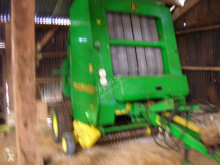 Presse à balles rondes John Deere 590