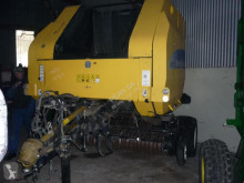 Presse à balles rondes New Holland BR 750