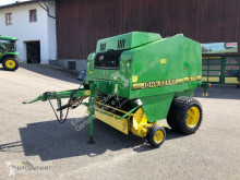Presse à balles rondes John Deere 575