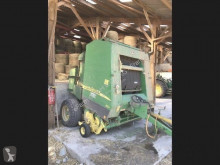 Press med runda balar John Deere