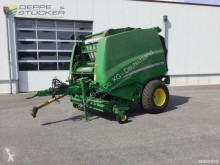 John Deere Round baler