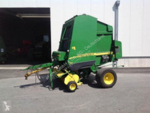Presse à balles rondes John Deere