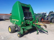 John Deere Pressa per balle tonde usato