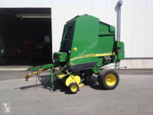Presse à balles rondes John Deere 592
