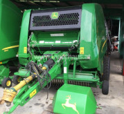 John Deere Pressa per balle tonde usato