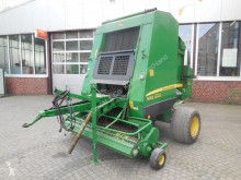 Presse à balles rondes John Deere