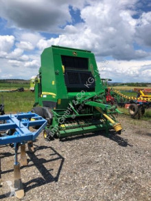 John Deere Pressa per balle tonde usato