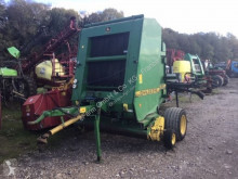 Presse à balles rondes John Deere