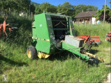 جمع الحشيش John Deere مكبس حزمات قشّ دائرية مستعمل