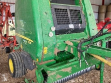 Presse à balles rondes John Deere