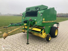 Presse à balles rondes John Deere 575