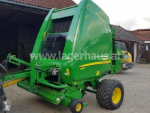 John Deere Pressa per balle tonde usato