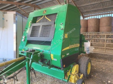 Presse à balles rondes John Deere