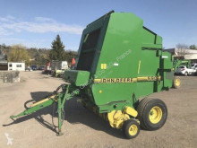 Presse à balles rondes John Deere