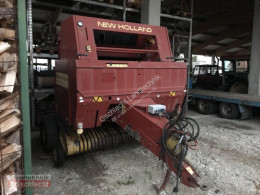 Presse à balles rondes New Holland 640 B Bale Command