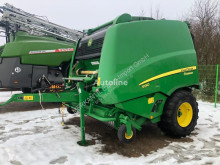 Kosenie lúk a sušenie sena Lis na okrúhle balíky John Deere 990