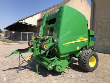 Kosenie lúk a sušenie sena Lis na okrúhle balíky John Deere 854