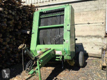 Kosenie lúk a sušenie sena Lis na okrúhle balíky John Deere 550