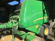 Kosenie lúk a sušenie sena Lis na okrúhle balíky John Deere 960