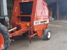 Presse à balles rondes New Holland Hesston 5670