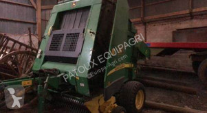 Presse à balles rondes John Deere 592