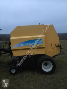Presse à balles rondes New Holland R6390
