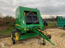 Henificación John Deere 582 Rotoempacadora usado