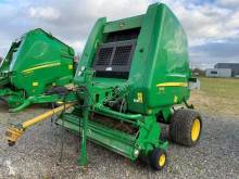 Presse à balles rondes John Deere 854