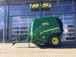Pressa per balle tonde a camera variabile John Deere 990