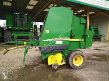 Presse à balles rondes John Deere