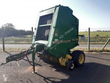 Kosenie lúk a sušenie sena Lis na okrúhle balíky John Deere