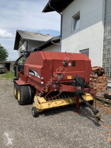 Presse à balles rondes New Holland