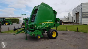 Ceifa Atadeira de fardos redondos John Deere 864