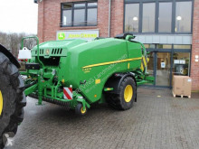 Kosenie lúk a sušenie sena Lis a obaľovačka balíkov John Deere C441 R