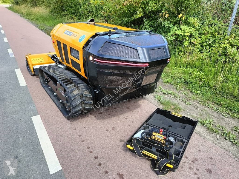 Hooien  Robocut RC56 robot remote maaier mower...