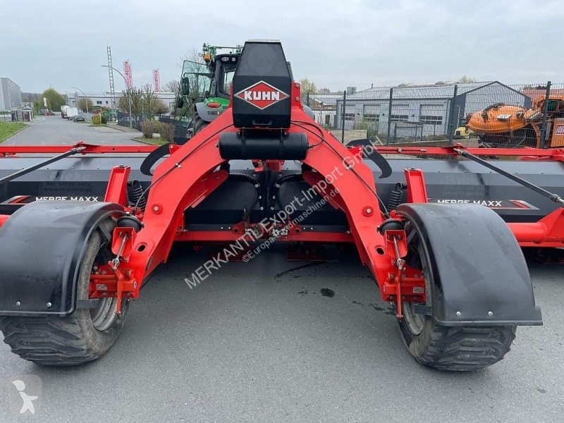 Fenaison Kuhn 950 Bandschwader