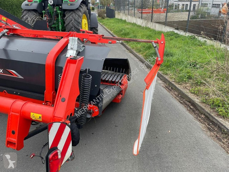 Fenaison Kuhn 950 Bandschwader