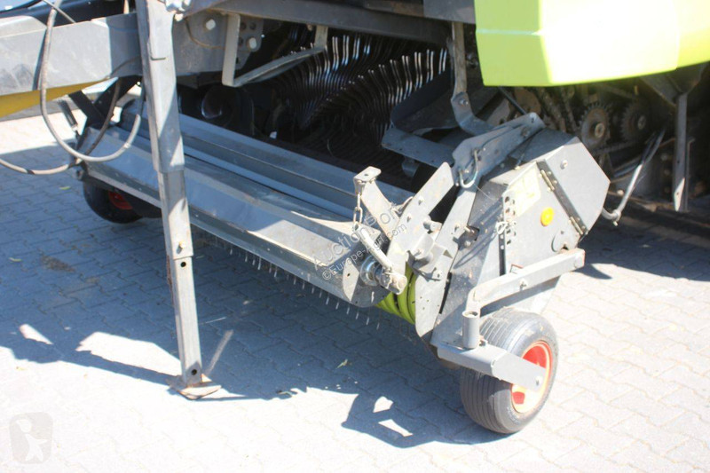 Fenaison Claas Rollant 455