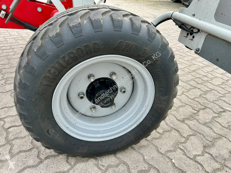 Henificación Pöttinger  HIT 12.14T Kreiselheuer