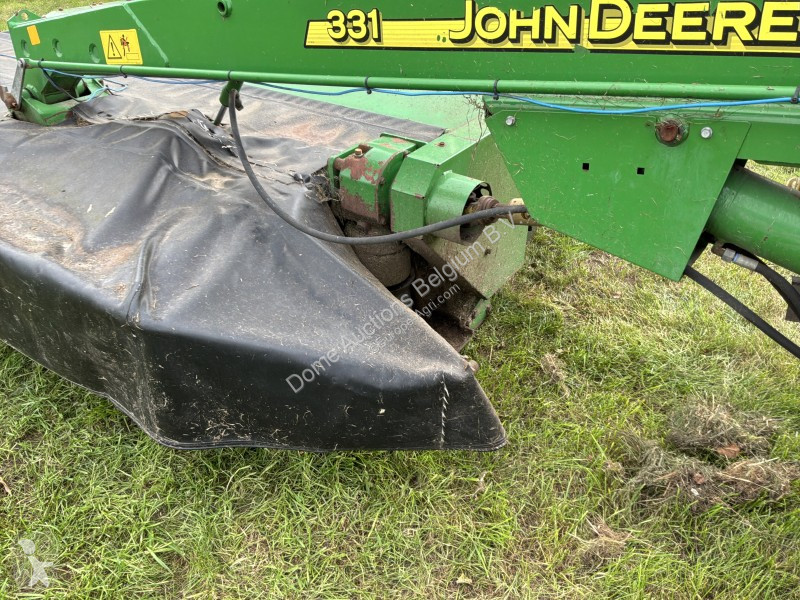 Fenaison John Deere 331